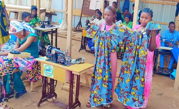 image bénéficiaires couture pour la une.jpg
