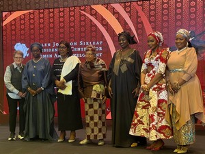 en Afrique : Le message inspirant de Mme Catherine Samba-Panza au Forum de Dakar image de groupe forum de dakar